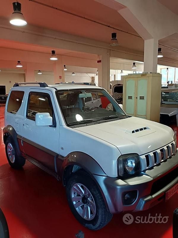 Usata Suzuki Jimny 84 CV (61 kW) 2014 Bianco / pastello SUV