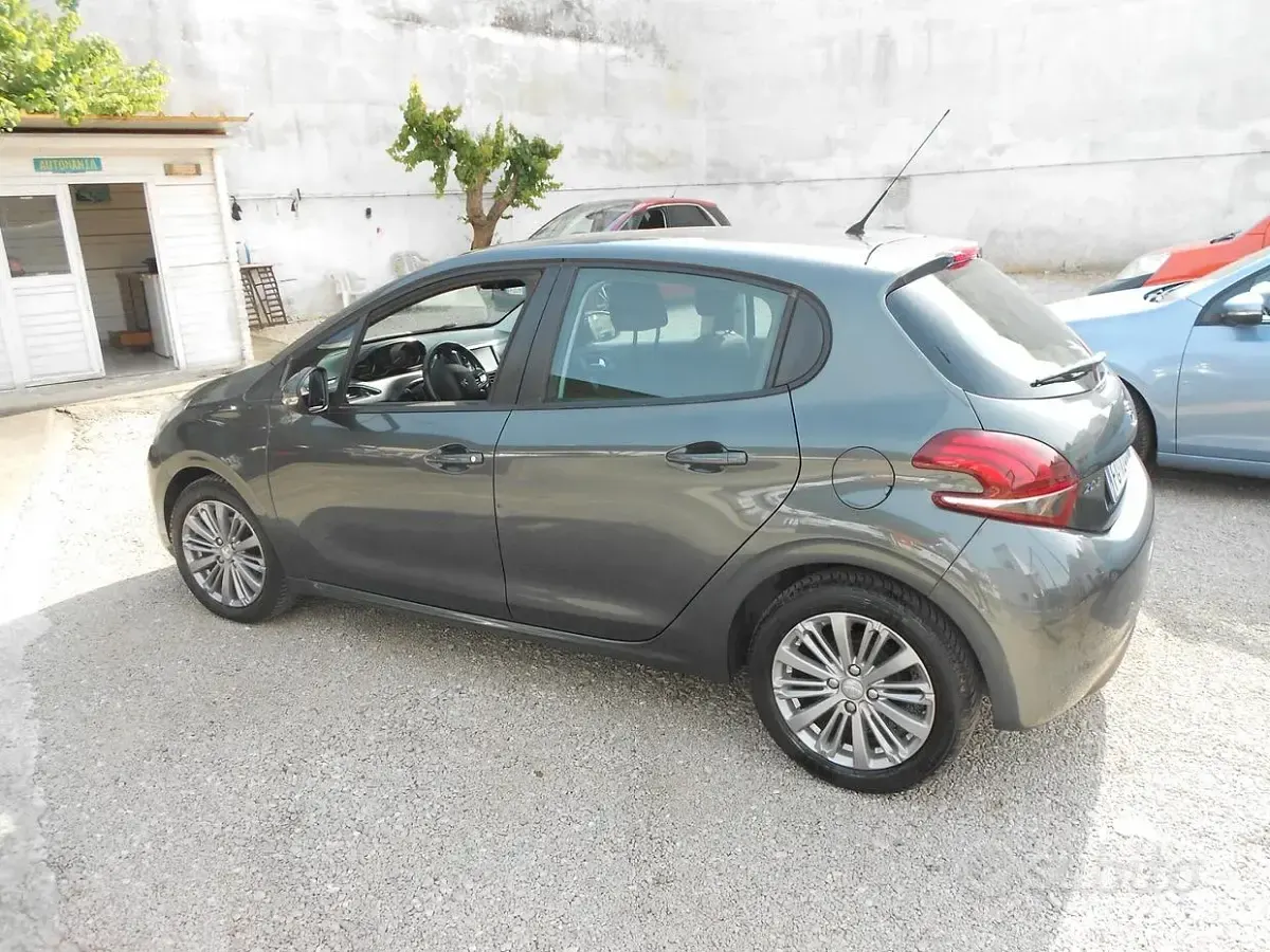 Usata Peugeot 208 Allure 75 CV (55 kW) 2017 Grigio Utilitaria