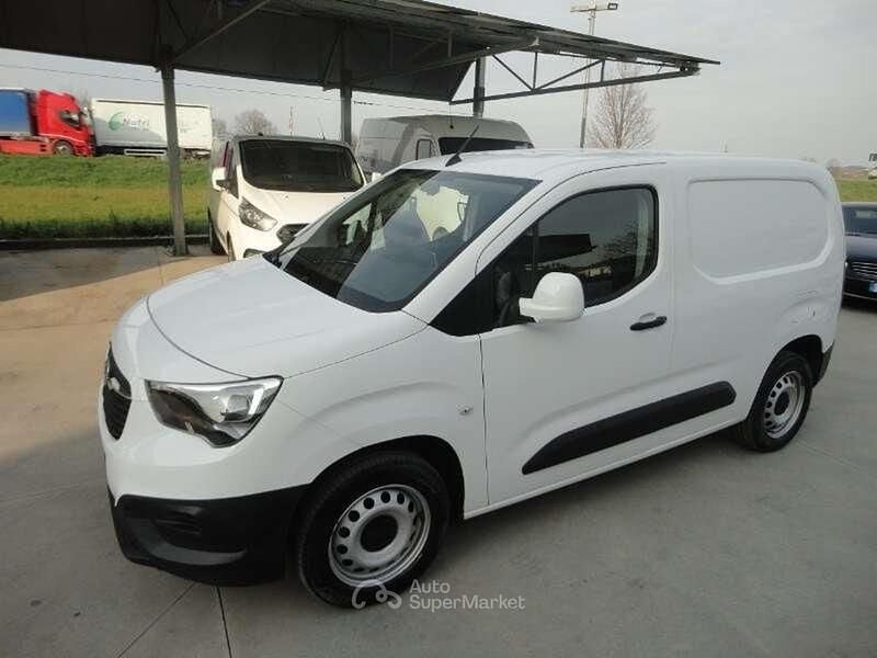 Usata Opel Combo Edition 75 CV (55 kW) 2021 Bianco Monovolume