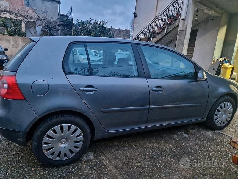 Usata VW Golf V Comfortline 105 CV (77 kW) 2007 Berlina