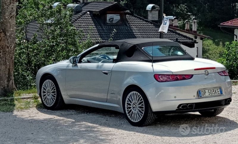 Usata Alfa Romeo Spider 209 CV (153 kW) 2008 Grigio Cabrio