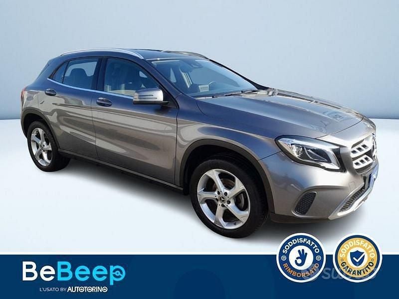 Usata Mercedes GLA200 136 CV (100 kW) 2019 Grigio metallizzato SUV