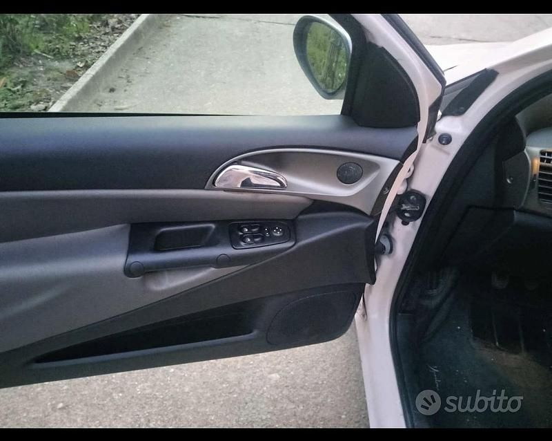 Usata Lancia Ypsilon 70 CV (51 kW) 2005 Grigio Utilitaria