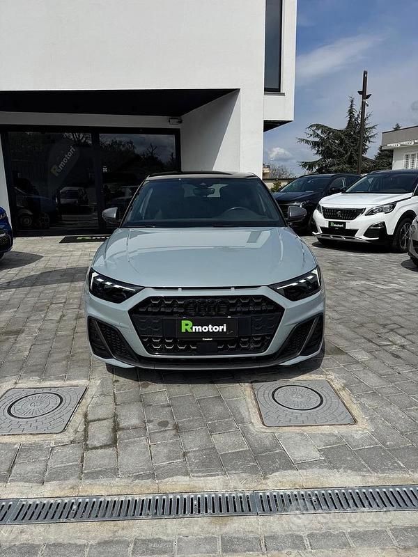Usata Audi A1 110 CV (80 kW) 2023 Grigio SUV