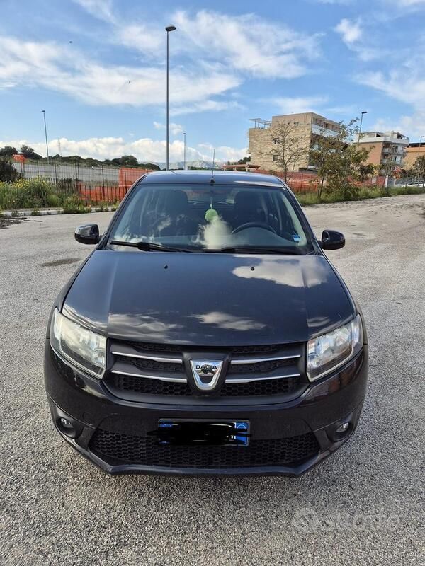Nero Usata 2015 Dacia Sandero Due volumi | 4500 € - Immagine 1/4