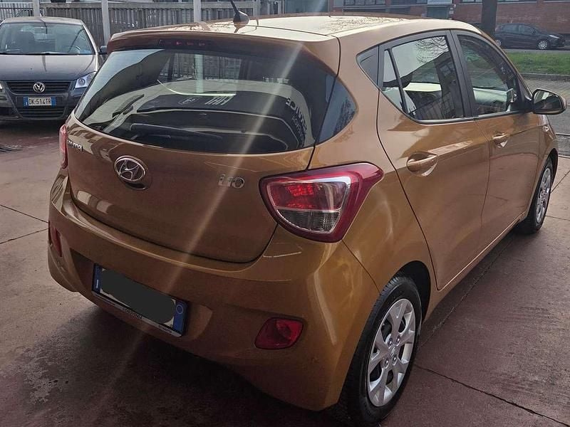 Usata Hyundai i10 65 CV (47 kW) 2015 Arancione Utilitaria