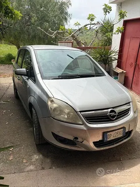 Usata Opel Zafira 2008 Grigio Monovolume