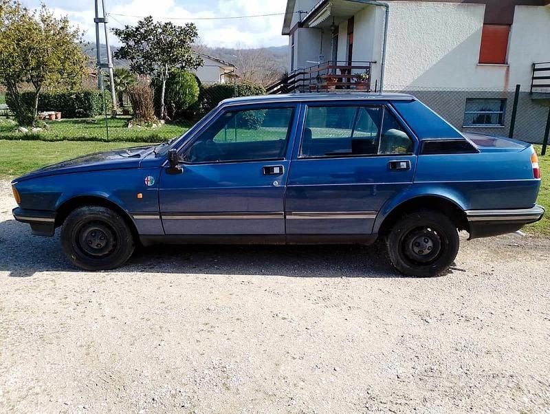 Usata Alfa Romeo Giulietta 95 CV (69 kW) 1982 Blu Berlina