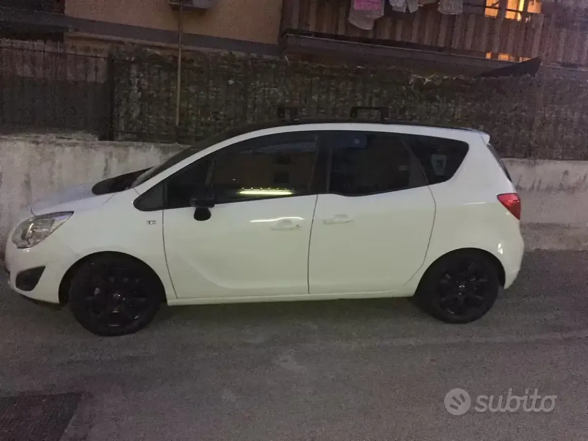 Usata Opel Meriva 101 CV (74 kW) 2011 Bianco Monovolume