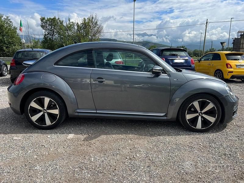 Usata VW Beetle R-line 140 CV (102 kW) 2013 Grigio Utilitaria