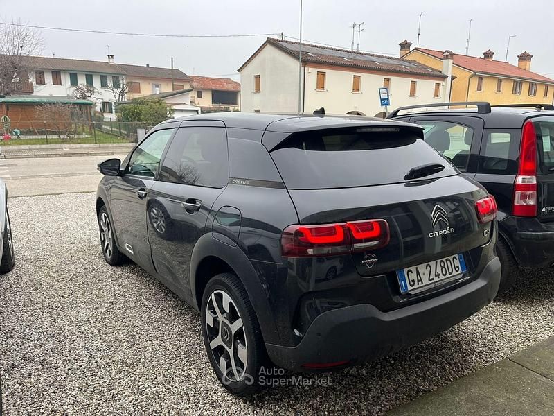 Usado Citroën C4 PureTech 110 HP (80 kW) 2020 Preto Sedan