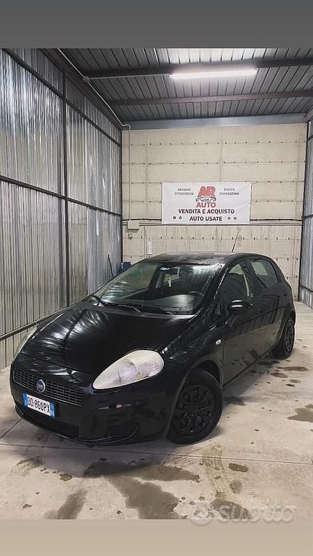 Usata Fiat Grande Punto Dynamic 75 CV (55 kW) 2005 Nero Utilitaria