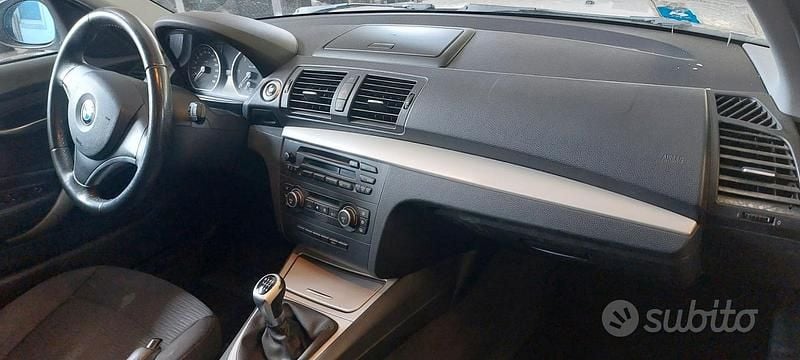 Usata BMW 120 163 CV (119 kW) 2009 Bianco Utilitaria