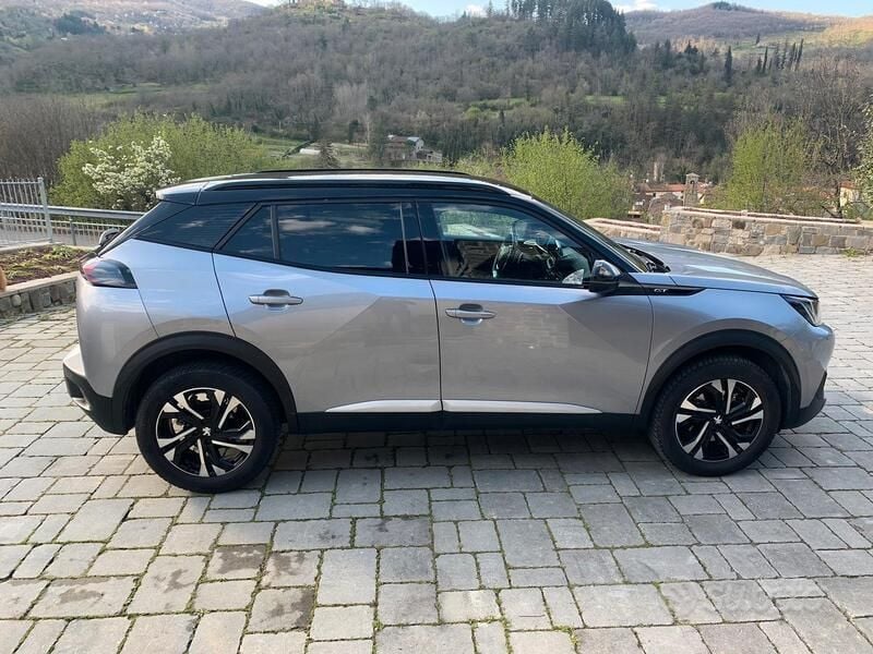 Usata Peugeot 2008 GT 130 CV (95 kW) 2023 Grigio SUV