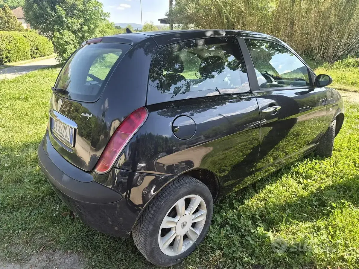 Usata Lancia Ypsilon 70 CV (51 kW) 2005 Utilitaria