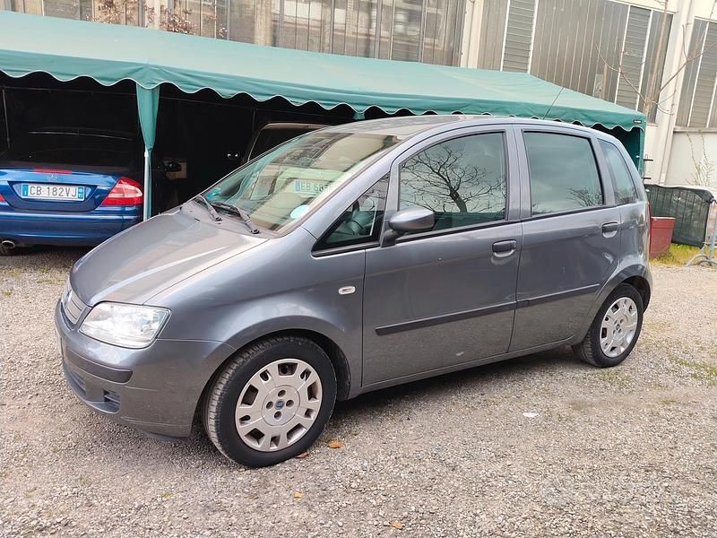 Usata Fiat Idea 80 CV (58 kW) 2007 Grigio Monovolume