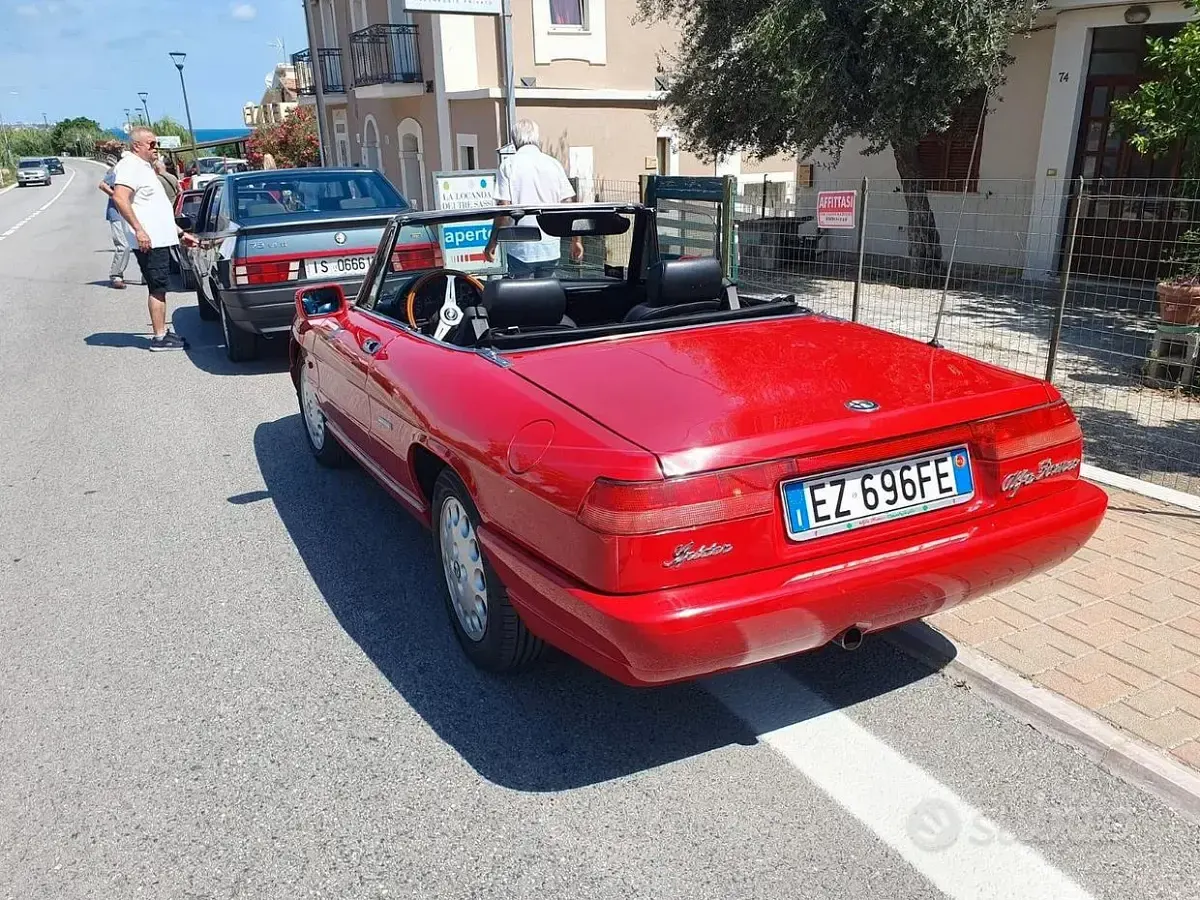Usata Alfa Romeo Spider 117 CV (86 kW) 1999 Rosso Cabrio