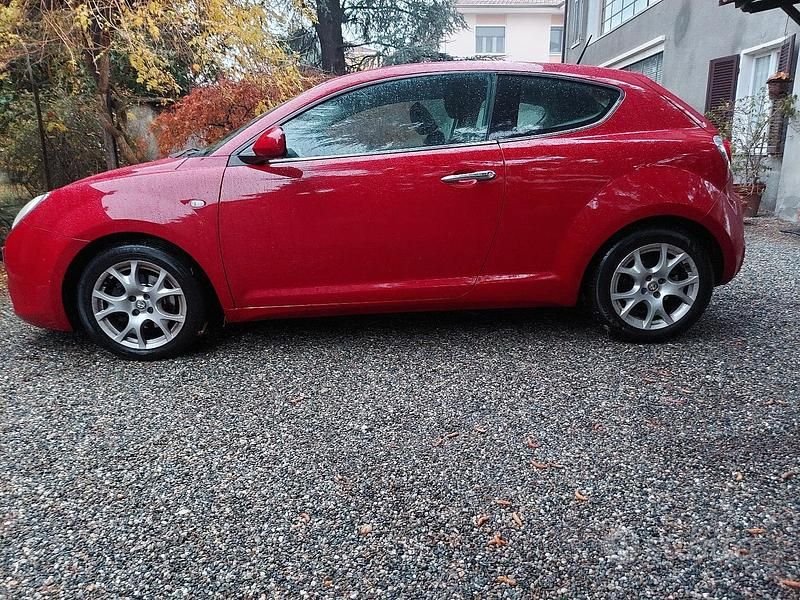 Rosso Usata 2010 Alfa Romeo MiTo Due volumi | 3000 € - Immagine 1/4