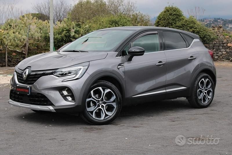 Usata Renault Captur Techno 100 CV (73 kW) 2023 Grigio SUV