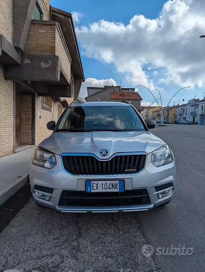 Usata Skoda Yeti 105 CV (77 kW) 2015 Grigio SUV