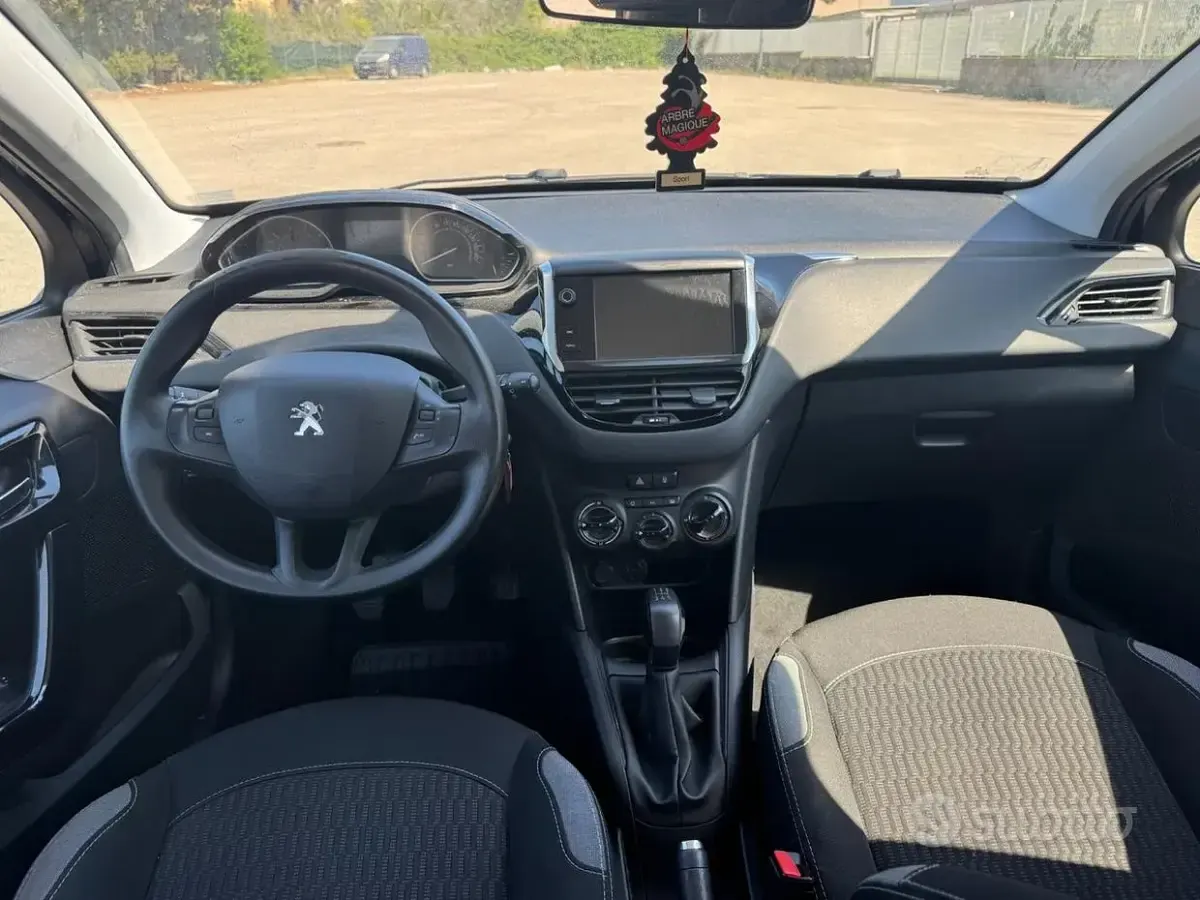 Usata Peugeot 208 82 CV (60 kW) 2016 Bluazzurro Utilitaria