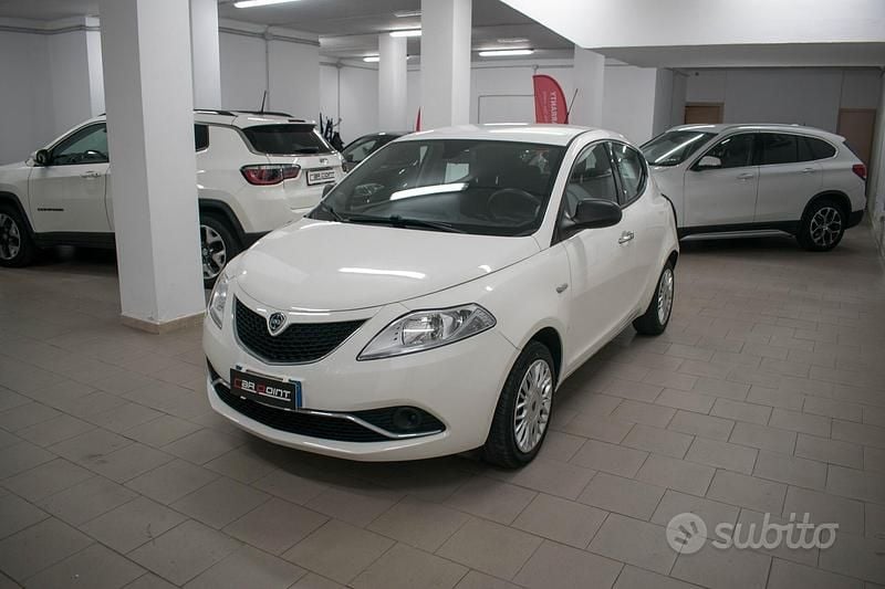 Usata Lancia Ypsilon Silver 69 CV (50 kW) 2016 Bianco Utilitaria