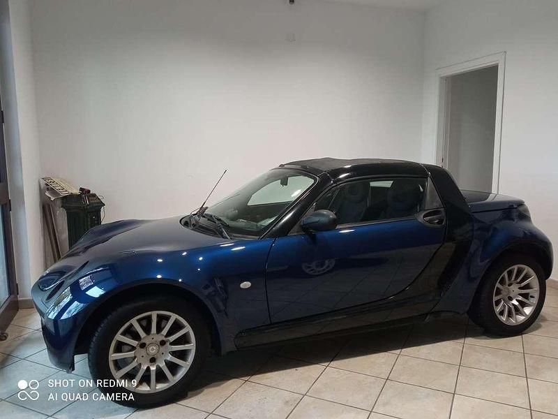 Blu/azzurro Usata 2004 Smart Roadster Passion Cabrio | 5900 € (Buon prezzo) - Immagine 1/4