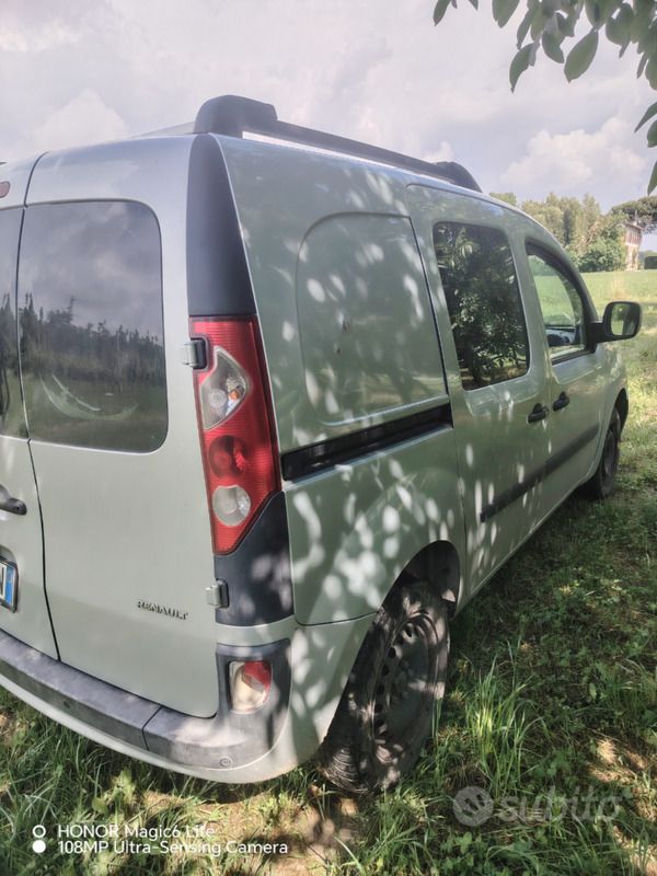 Usata Renault Kangoo 106 CV (77 kW) 2008 Grigio Monovolume