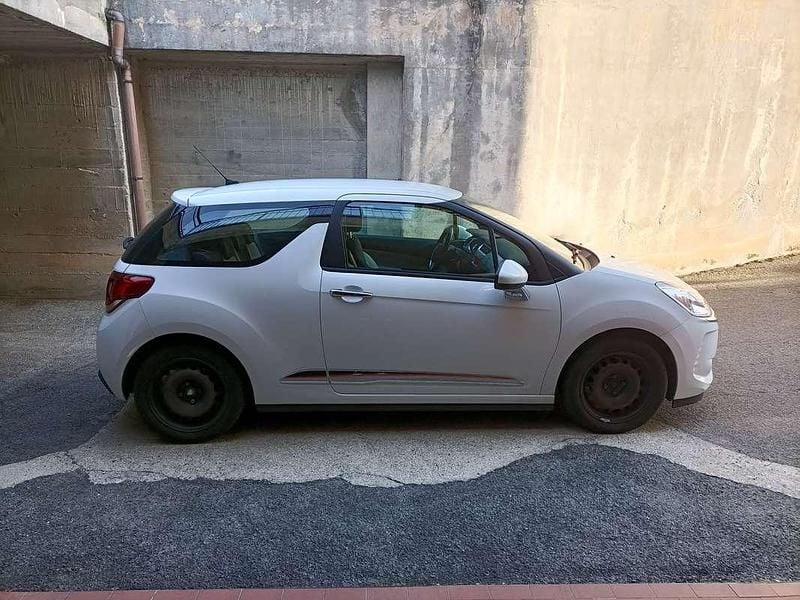 Usata DS Automobiles DS3 So Chic 75 CV (55 kW) 2016 Bianco Berlina