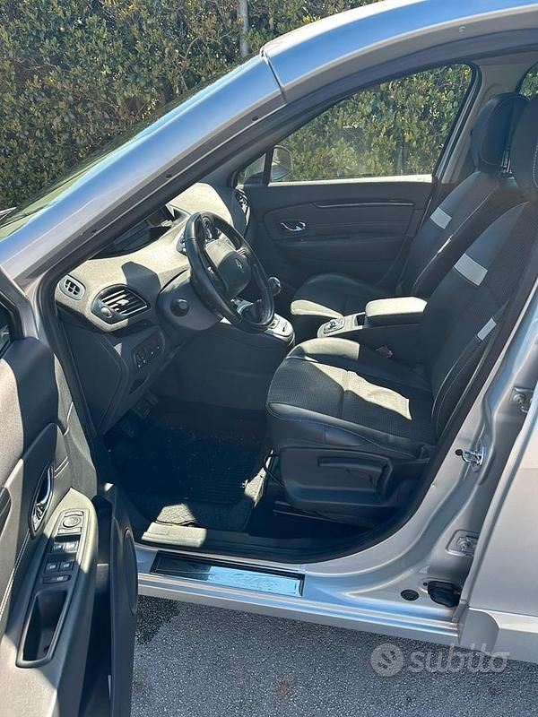 Usata Renault Scénic III 110 CV (80 kW) 2013 Grigio Monovolume