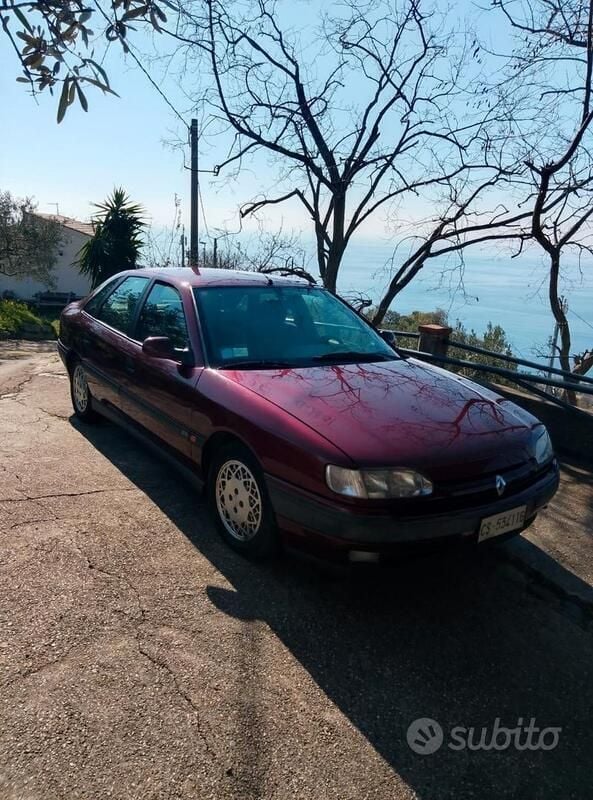 Käytetty Renault Safrane 132 HP (97 kW) 1993 Punainen Viistoperä