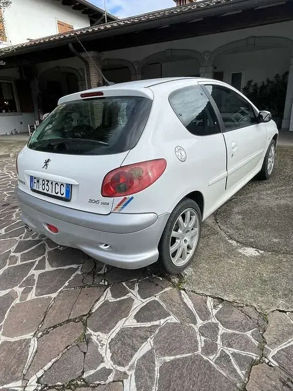 Usata Peugeot 206 GTi 109 CV (80 kW) 2006 Bianco Coupé