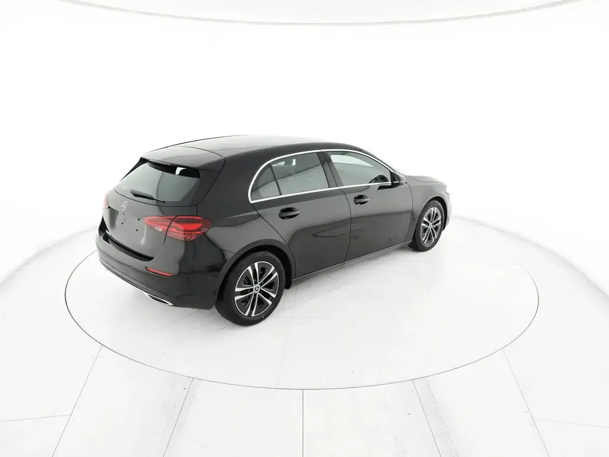 Nuova Mercedes A180 116 CV (85 kW) 2026 Nero notte