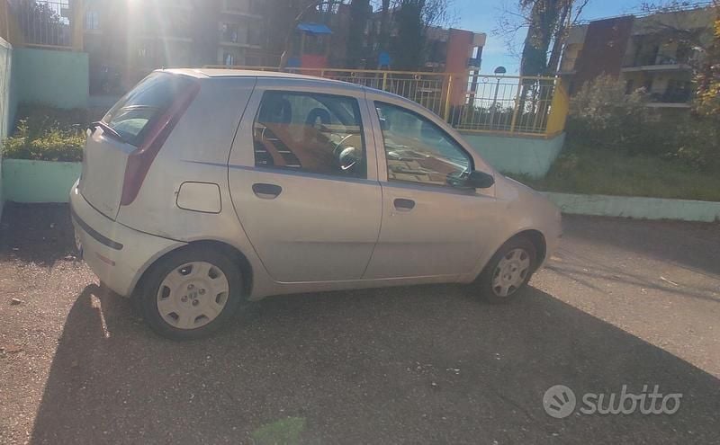 Usata 2005 Fiat Punto Active Due volumi | 2000 € (Buon prezzo) - Immagine 1/4