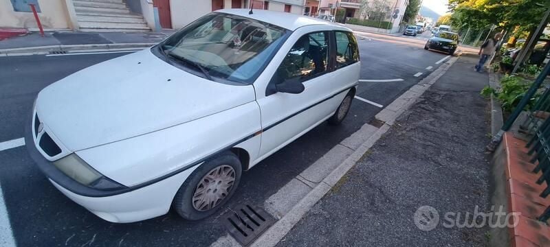 Usata Lancia Ypsilon 54 CV (39 kW) 2000 Bianco Utilitaria