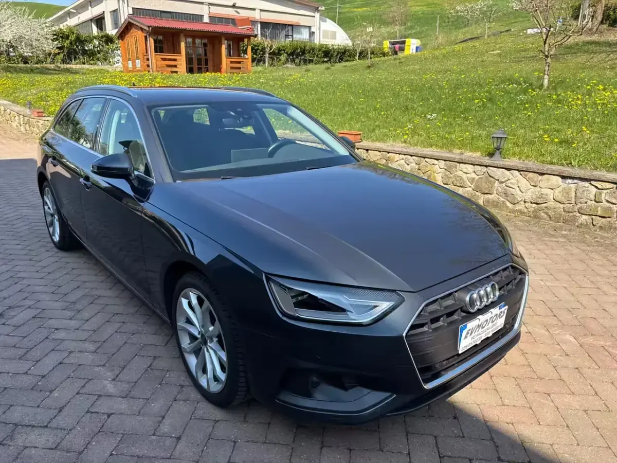 Usata Audi A4 135 CV (99 kW) 2024 Grigio Station wagon