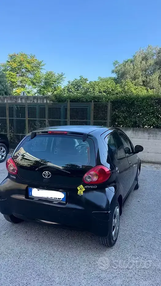Usata Toyota Aygo 68 CV (50 kW) 2006 Nero Utilitaria