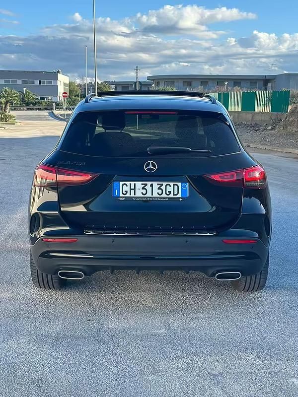 Usata Mercedes GLA200 Premium 150 CV (110 kW) 2022 Nero SUV