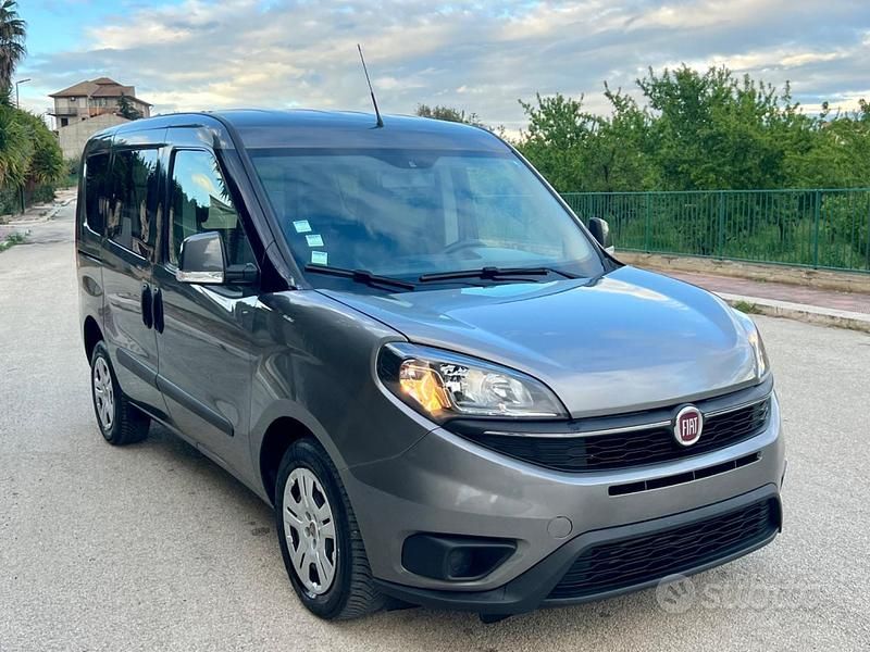 Usata Fiat Doblò 2022 Grigio Monovolume