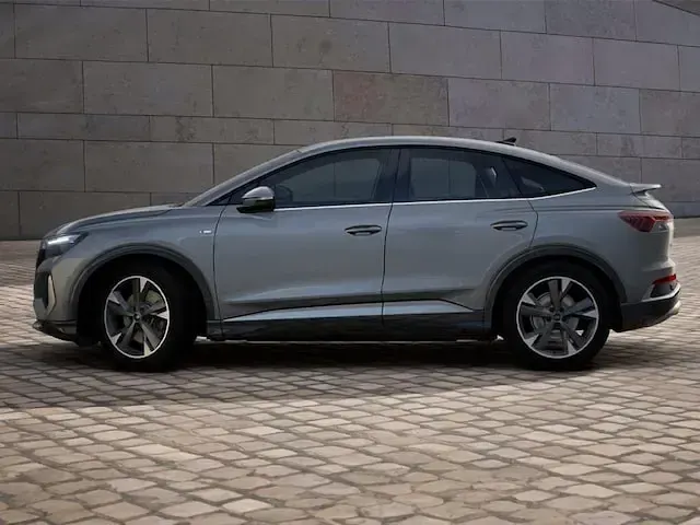 Usata Audi Q4 e-tron Advanced Plus 219 kW (299 CV) 2024 Grigio tifone metallizzato SUV