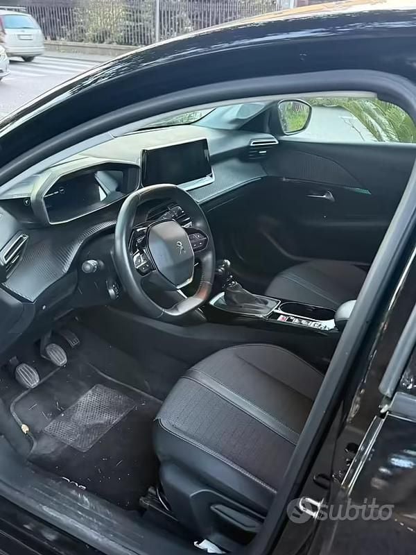 Usata Peugeot 208 Allure 100 CV (73 kW) 2022 Nero Utilitaria