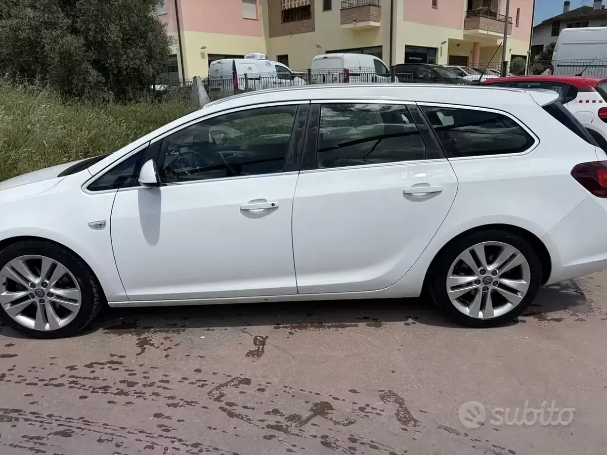 Usata Opel Astra Sport 82 CV (60 kW) 2011 Bianco Station wagon