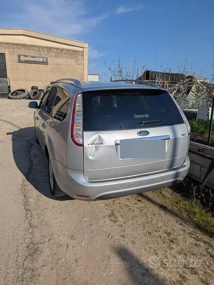 Usata Ford Focus Titanium 90 CV (66 kW) 2008 Grigio Station wagon