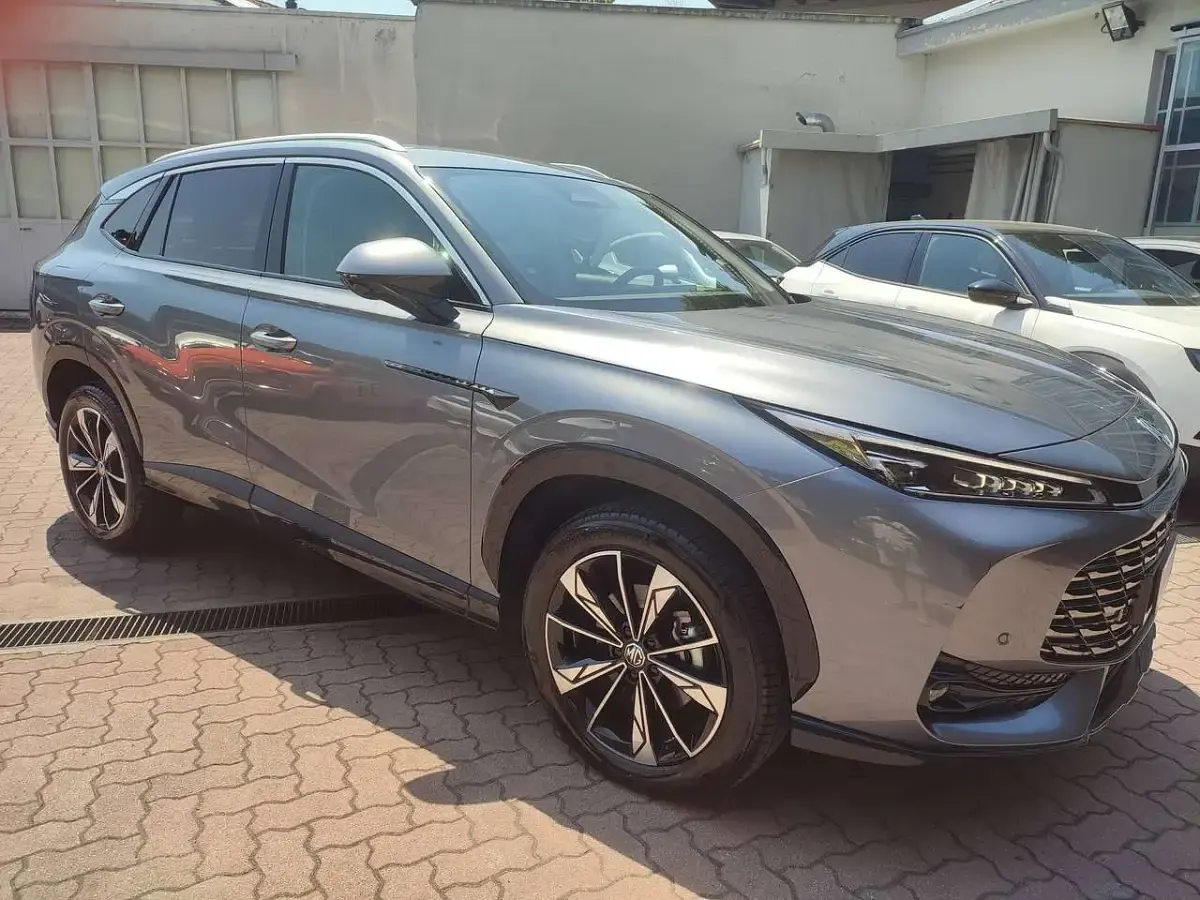 Usata MG HS Luxury 170 CV (125 kW) 2025 Grigio SUV