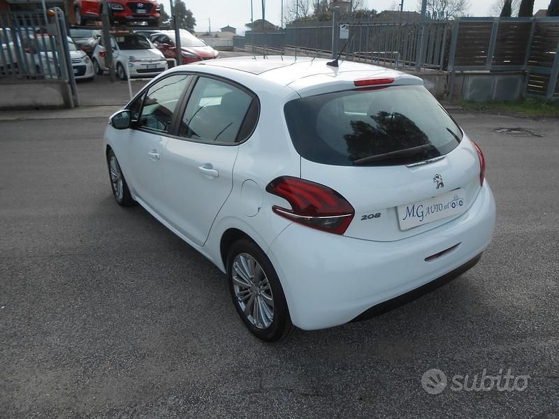 Usata Peugeot 208 Allure 102 CV (75 kW) 2019 Bianco Utilitaria
