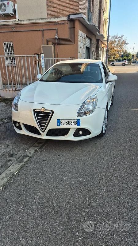 Bianco Usata 2010 Alfa Romeo Giulietta Tre volumi | 7500 € (Buon prezzo) - Immagine 1/3