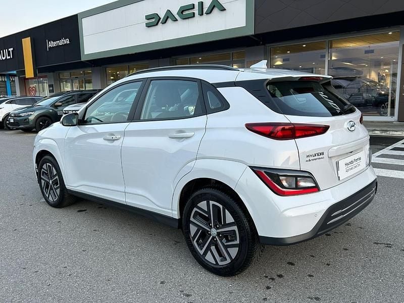 Käytetty Hyundai Kona XPrime 100 kW (136 HP) 2021 Valkoinen Katumaasturi