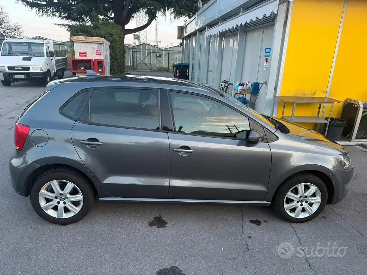 Usata VW Polo 85 CV (62 kW) 2009 Grigio Utilitaria