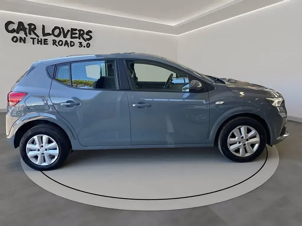 Usata Dacia Sandero Essentiel 91 CV (66 kW) 2024 Kpw grigio road Utilitaria