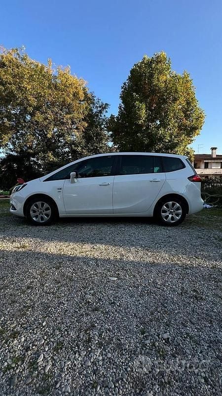 Usata Opel Zafira 2017 Bianco Monovolume